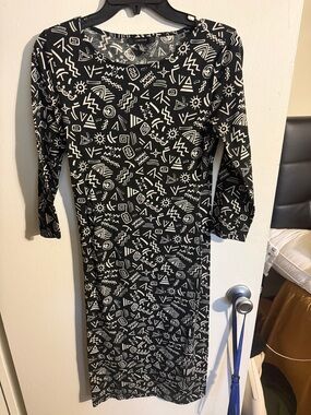 Forever 21 Black and White Geometric Midi Dress